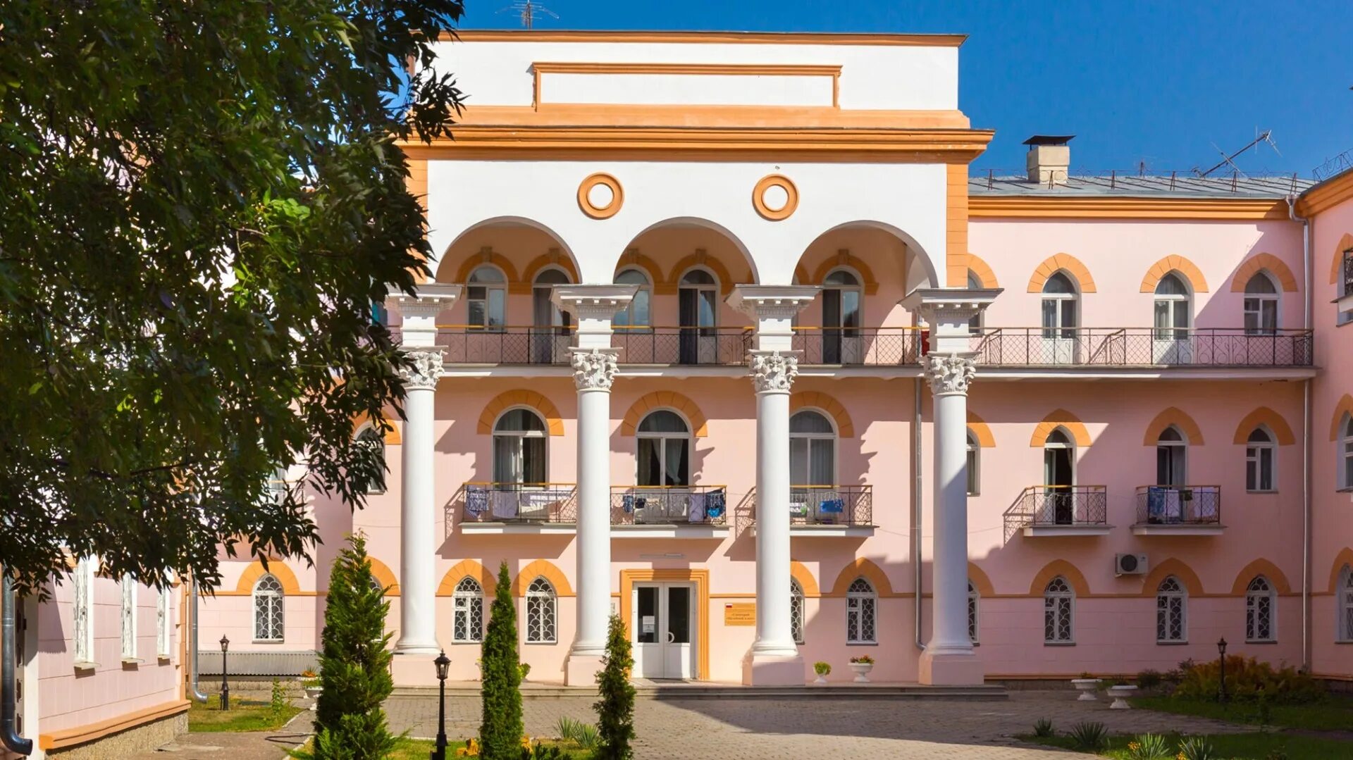 ессентуки санатории отзывы отдыхающих 2023 год. фотографии здравницы ессентуков 2023. пансионат надежда ессентуки. санаторий центросоюз ессентуки фото. санаторий долина нарзанов ессентуки.