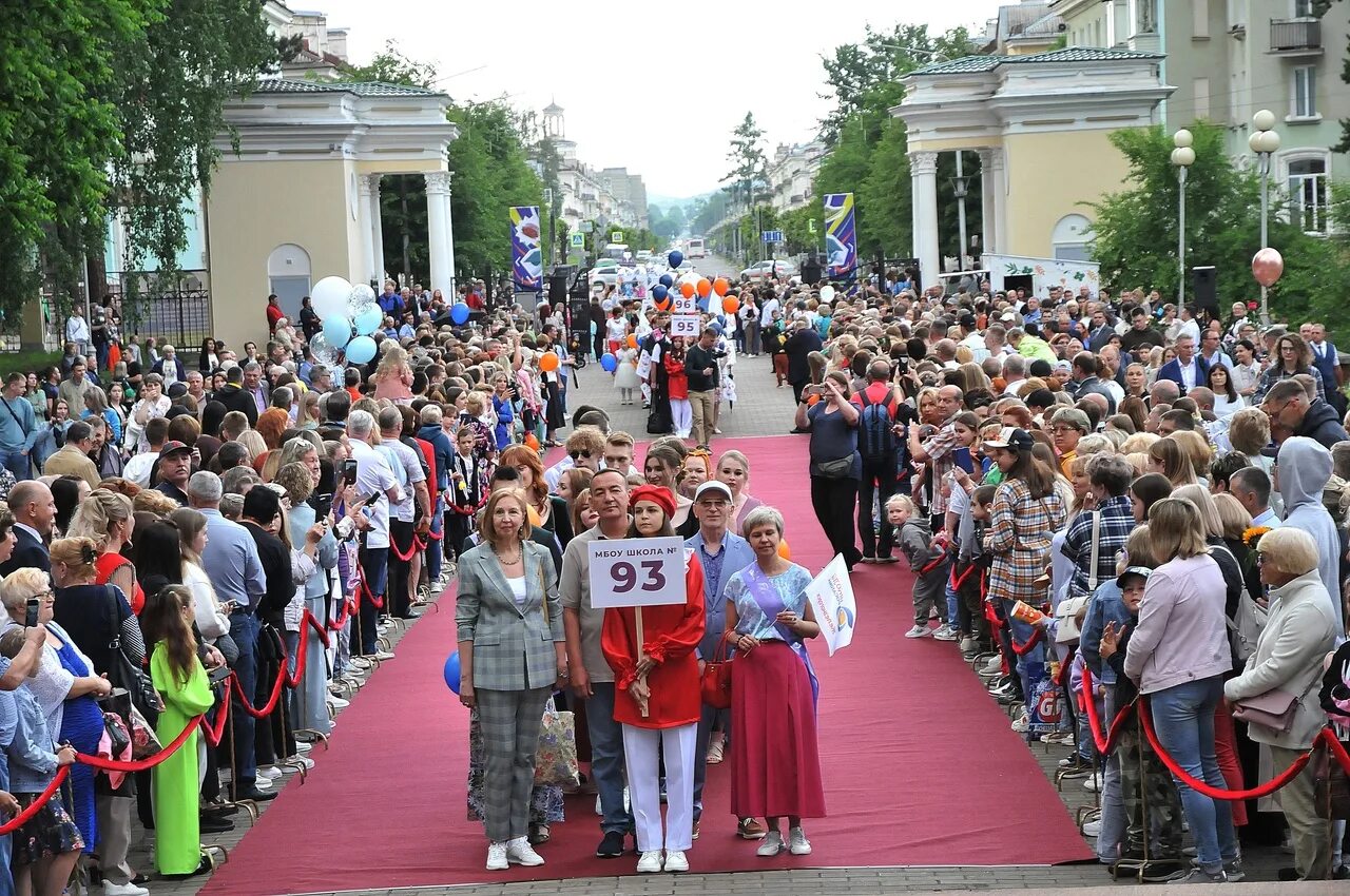 Городской выпускной 2023. Город и горожане Железногорск Красноярский край. Выпускники 2023 Москва. Выпускной 2023 Междуреченск.