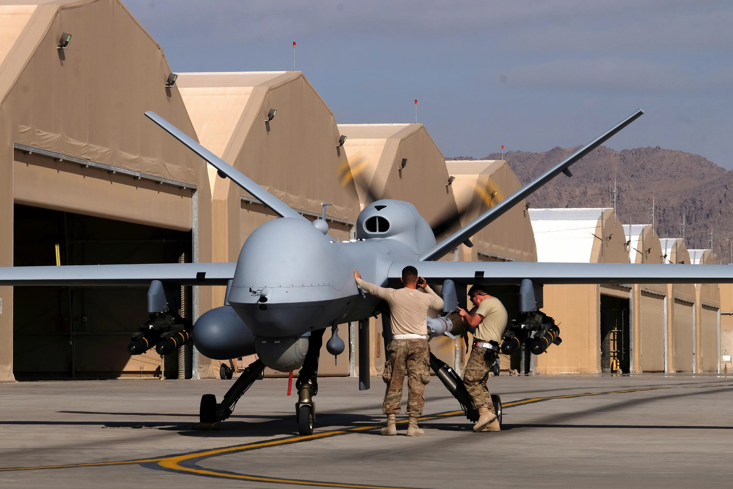 Дрон mq-9 reaper сша. Рипер бпла mq9. General atomics mq-1c grey eagle. Us drone. Бпла 147e.