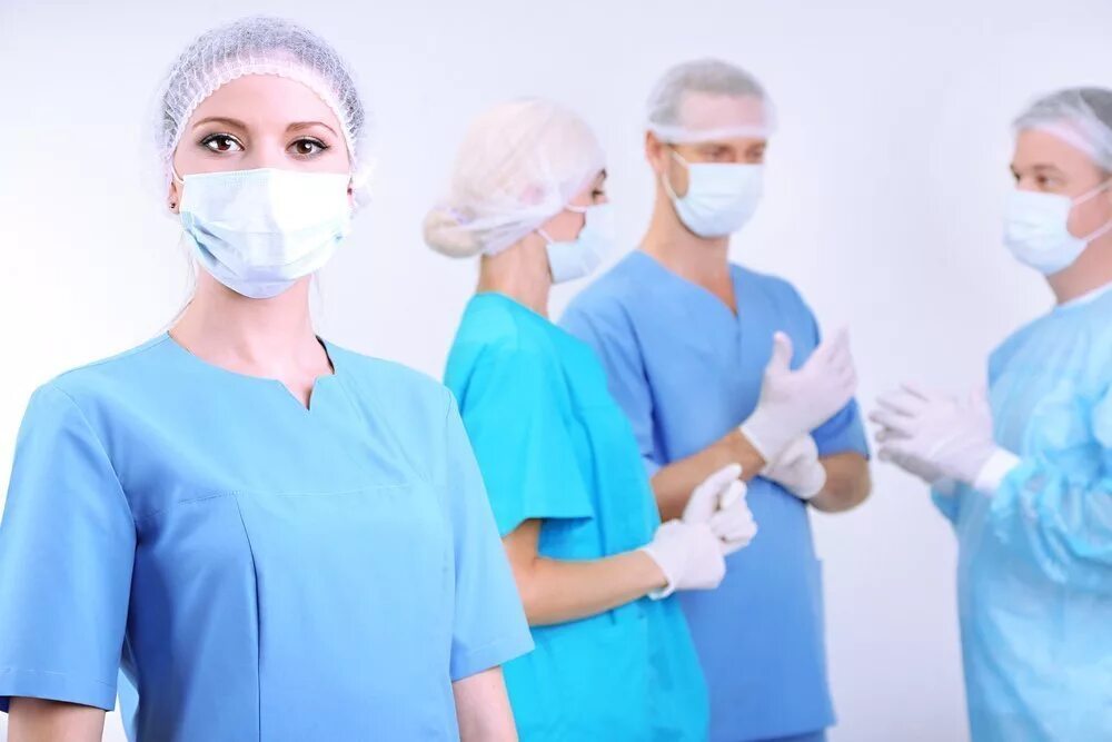 средства индивидуальной защиты медперсонала. индивидуальные средства защиты медперсонала и пациента. мытье рук медицинского персоо. медработник в средствах защиты. средства защиты медсестры.