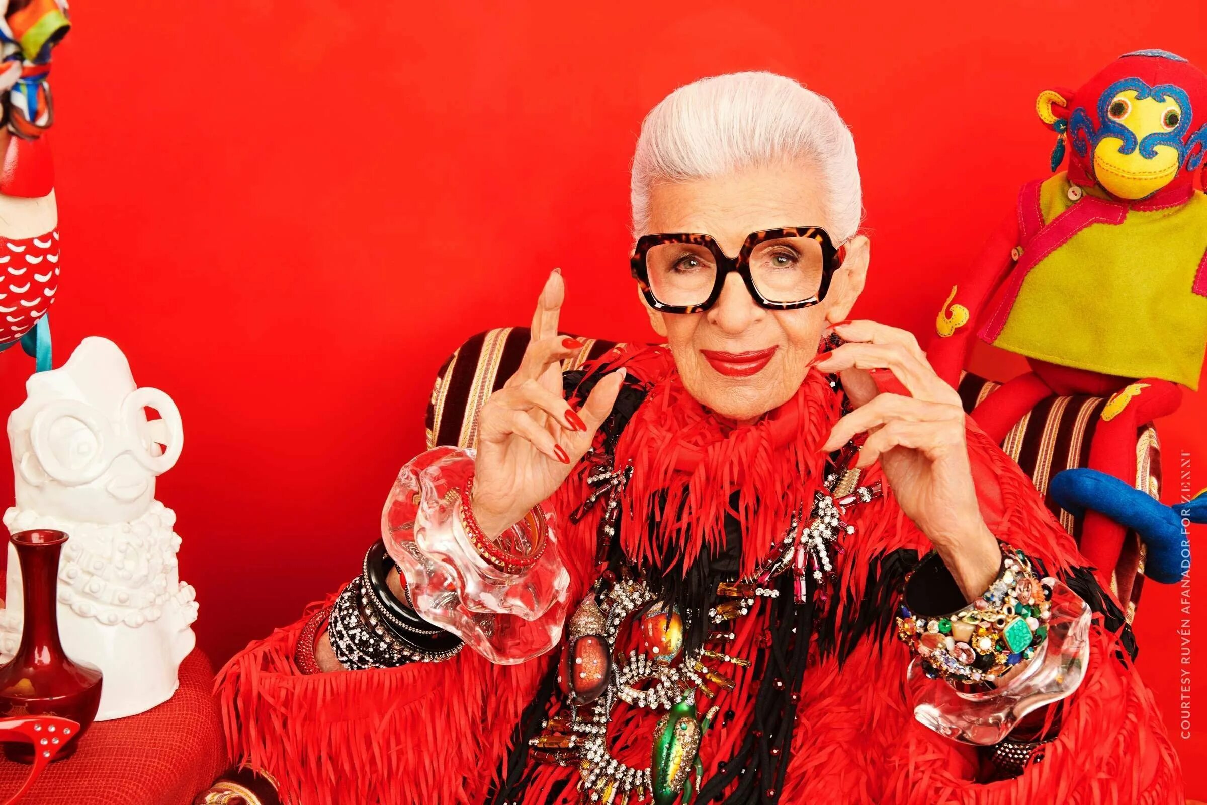 Iris apfel. Айрис Апфель. Модель Айрис Апфель. Модель 100 лет Айрис Апфель. Дизайнер Айрис Апфель в молодости.