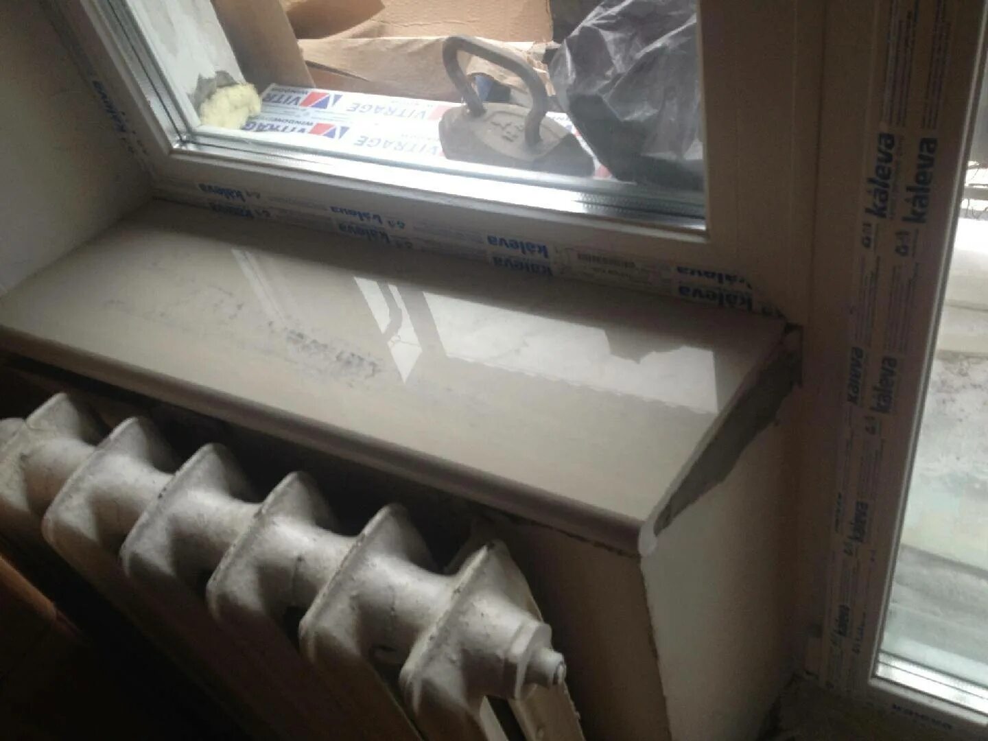 Краска для пвх подоконников. Покраска пластикового подоконника. Покрасить пластиковый подоконник краской. Покрасить пластиковый подоконник краской. Покраска пвх подоконника.