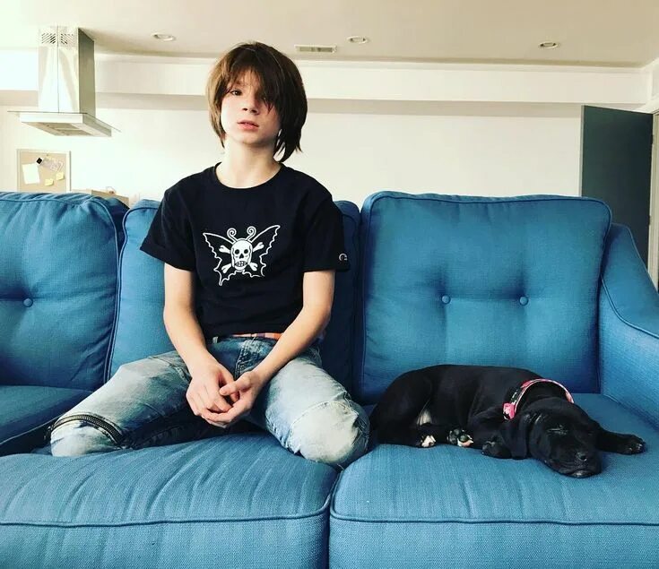 His favorite boy 3. Дэрил / d. His favorite boy 3. Даррен барнет я никогда не. Даррен барнет пакстон.