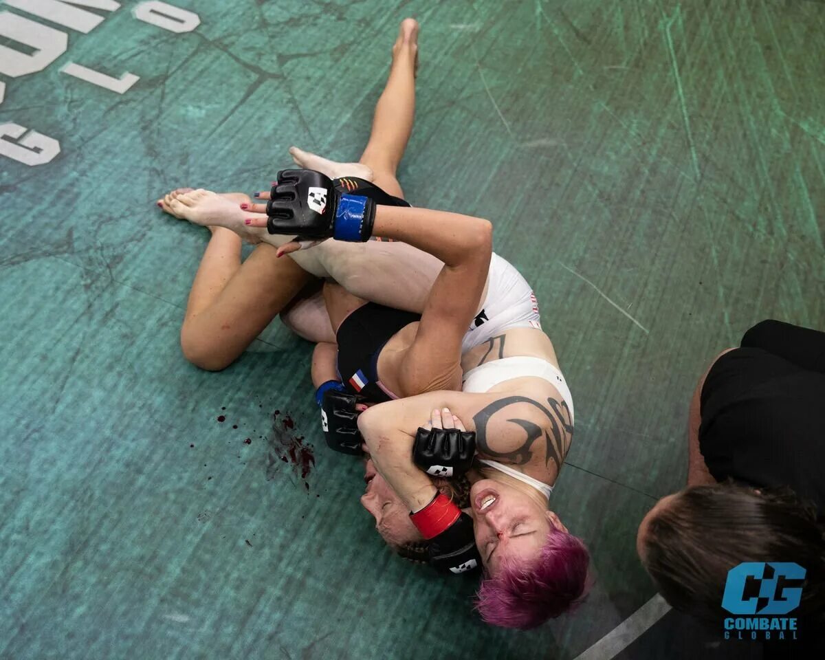 Борец трансгендер. Трансгендер бои. Alana mclaughlin mma. Боец мма трансгендер. Селин провост мма.