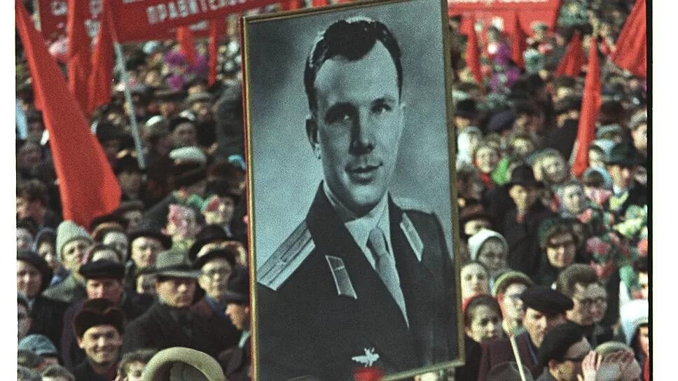 14 апреля 1961 года. Красная площадь встречает Юрия Гагарина 14 апреля 1961 года. Гагарин на красной площади 1961. Встреча Гагарина в Москве после полета 1961.