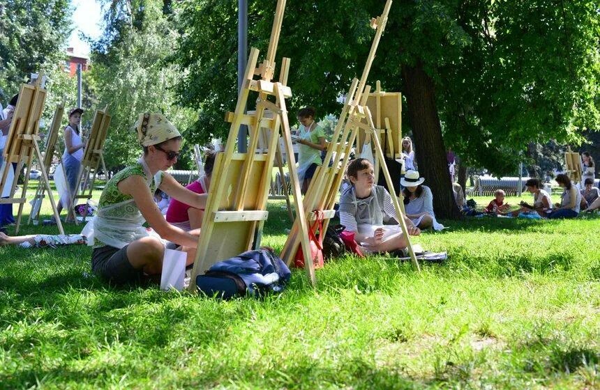 Русский на открытом воздухе. Пленэр в парке Горького. Пленэр на открытом воздухе. Творческие мастер-классы в парках. Мастер классы на природе.