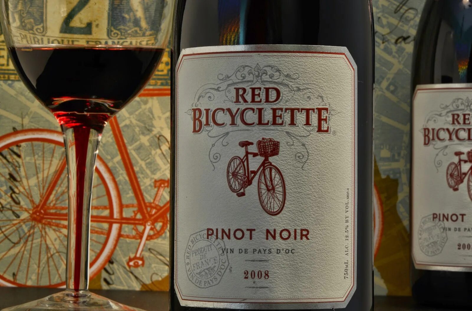 Вино Red bicyclette. Pinot Noir вино pays. Французские вина Пино. Вино Pinot Noir с велосипедом. Сорта французских вин