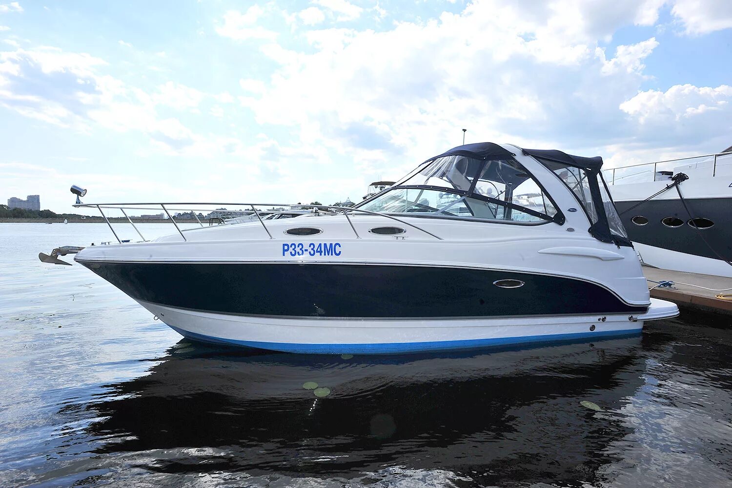 Катера и яхты бу. Каютный катер bayliner 265. Катер б у. Моторная яхта силайн f-37. Катера и яхты.