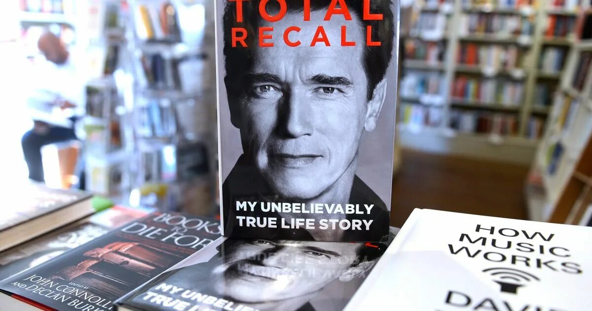 Total recall: my unbelievably true Life story книга. Правды жизни на дне