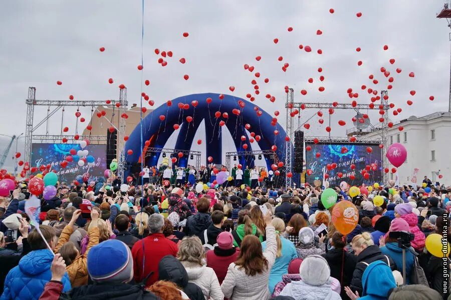 Норильск праздник большой аргиш. День города дудинка 2022. Дудинка праздник. Зтф дудинка. Дудинка праздник.