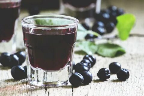Наливка из листьев вишни и черноплодной рябины