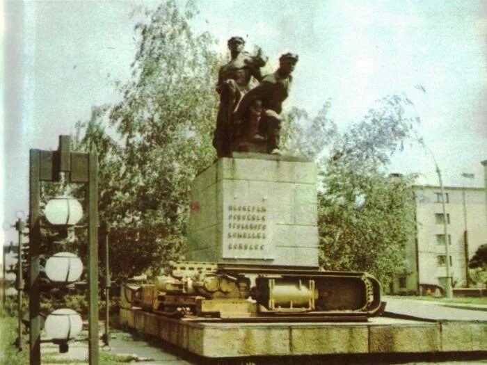 Макеевка торез. Памятники города тореза. памятник шахтерам торез. памятники тореза днр. город чистяково донецкая область.