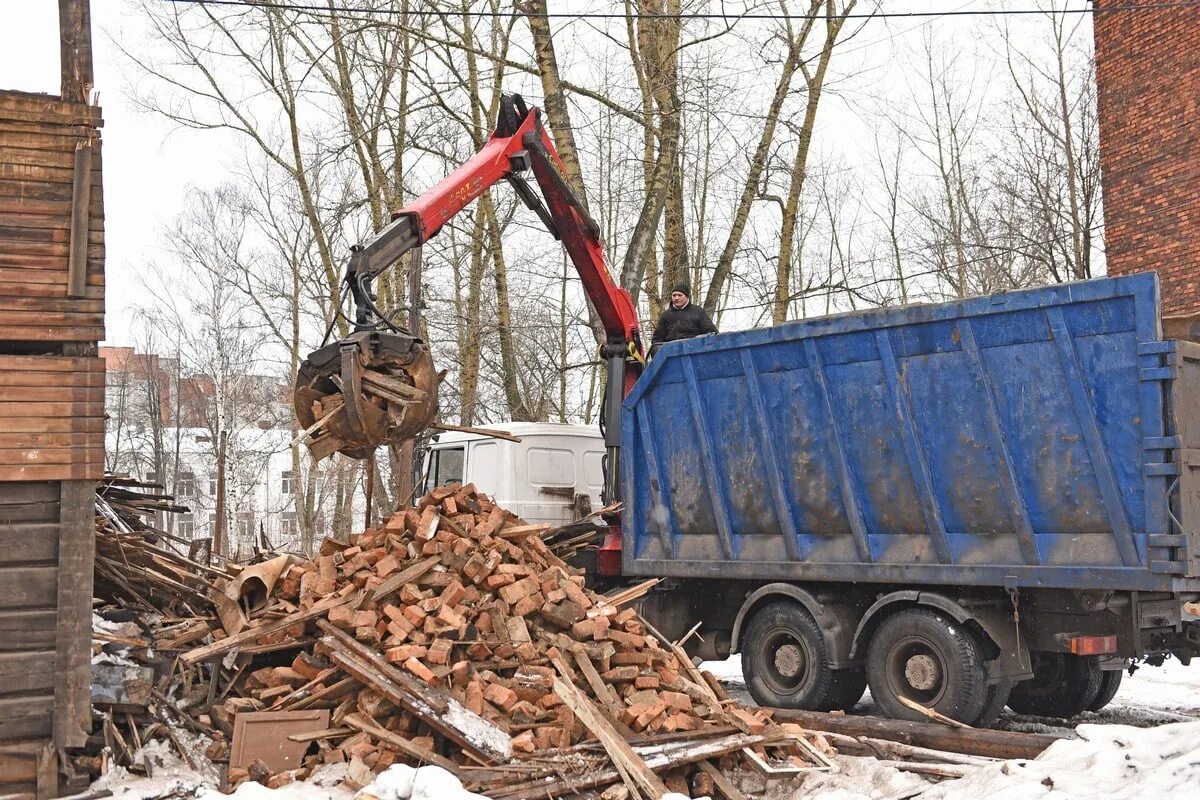 Вывоз разбор. Ломовоз камаз демонтаж. вывоз строительного мусора. строительный мусор. уборка и вывоз строительного мусора.