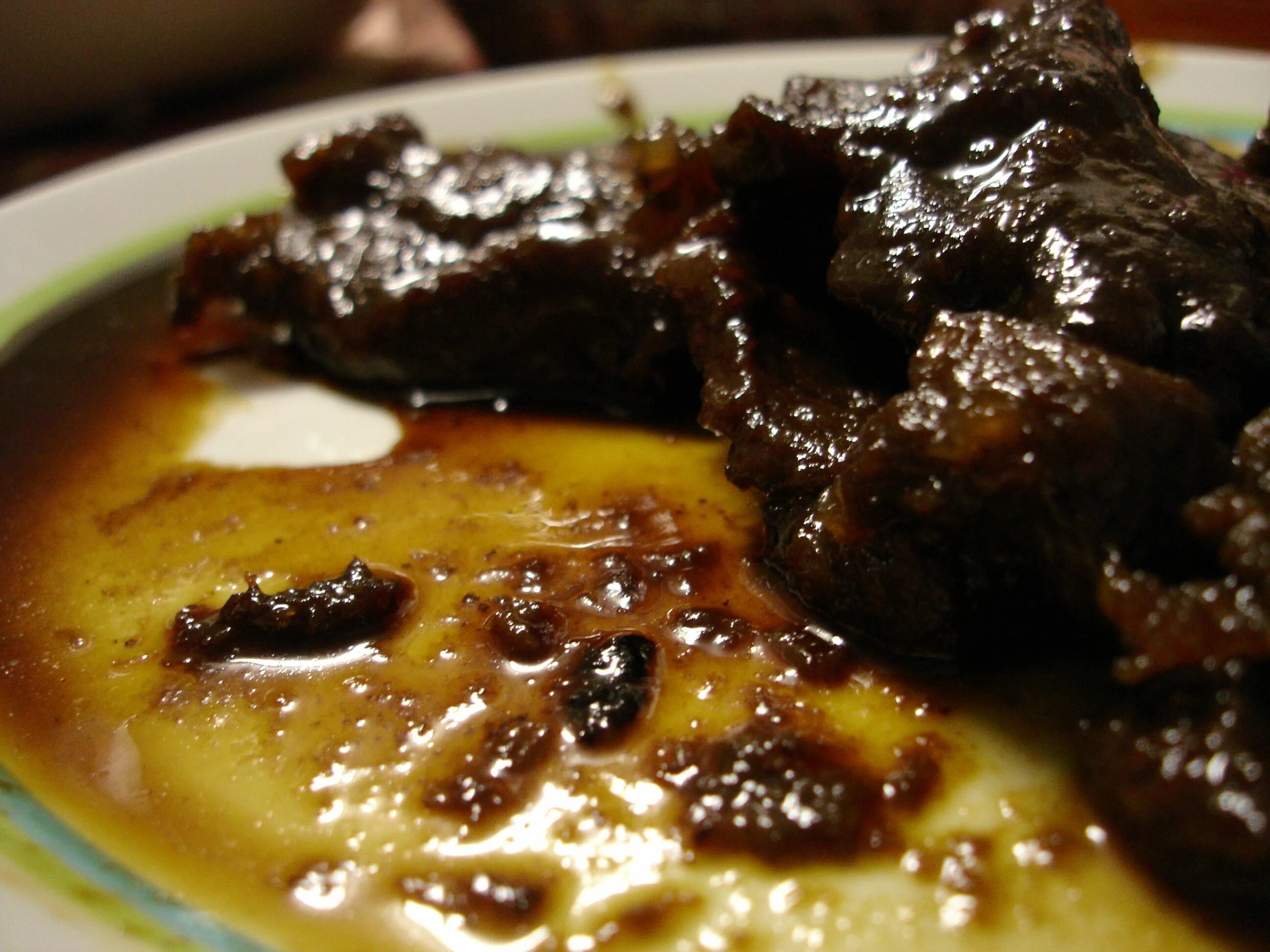 Подлива из говядины с мукой. Подлива. мясо в мучном соусе. подлива для вторых блюд. подливы на пюре.