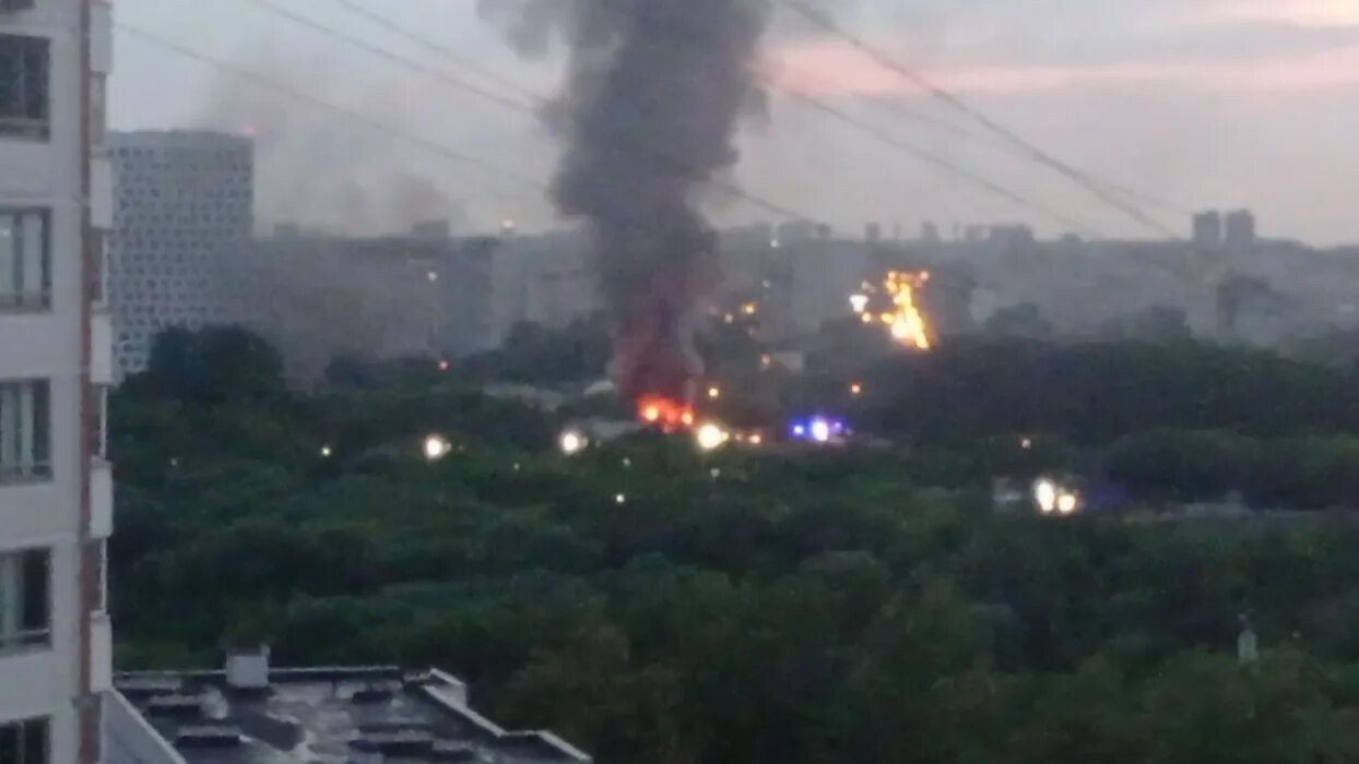 Пожар в свао сейчас. Пожар в свао сейчас. Пожар на алтуфьевском шоссе северо восток сейчас. Пожар сзао. Пожар в свао 29.