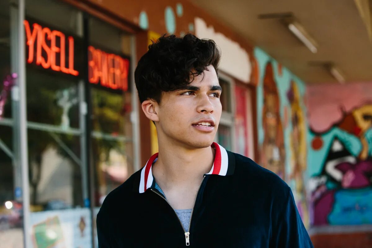 Alex Aiono фото 2022. Алекс Айоно рост.