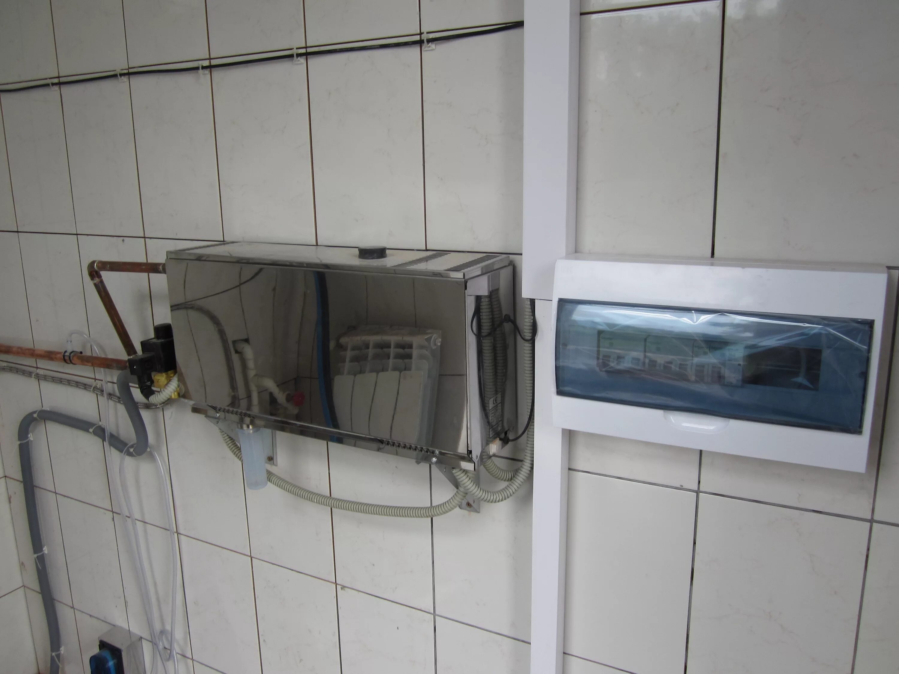 Установить парогенератор. Монтаж парогенератора для хамама. парогенератор для хамама. парогенератор для турецкой бани. размещение парогенератора для хамама.