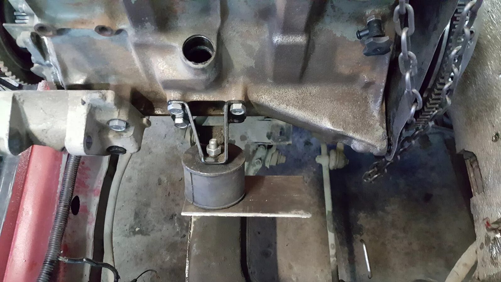 Опора двигателя 21124. Кронштейн верхней опоры двигателя ваз 2112. Крепление двигателя ваз 2112. Опора двигателя ваз 2110 16 клапанов. Кронштейн опоры двигателя ваз 2112.