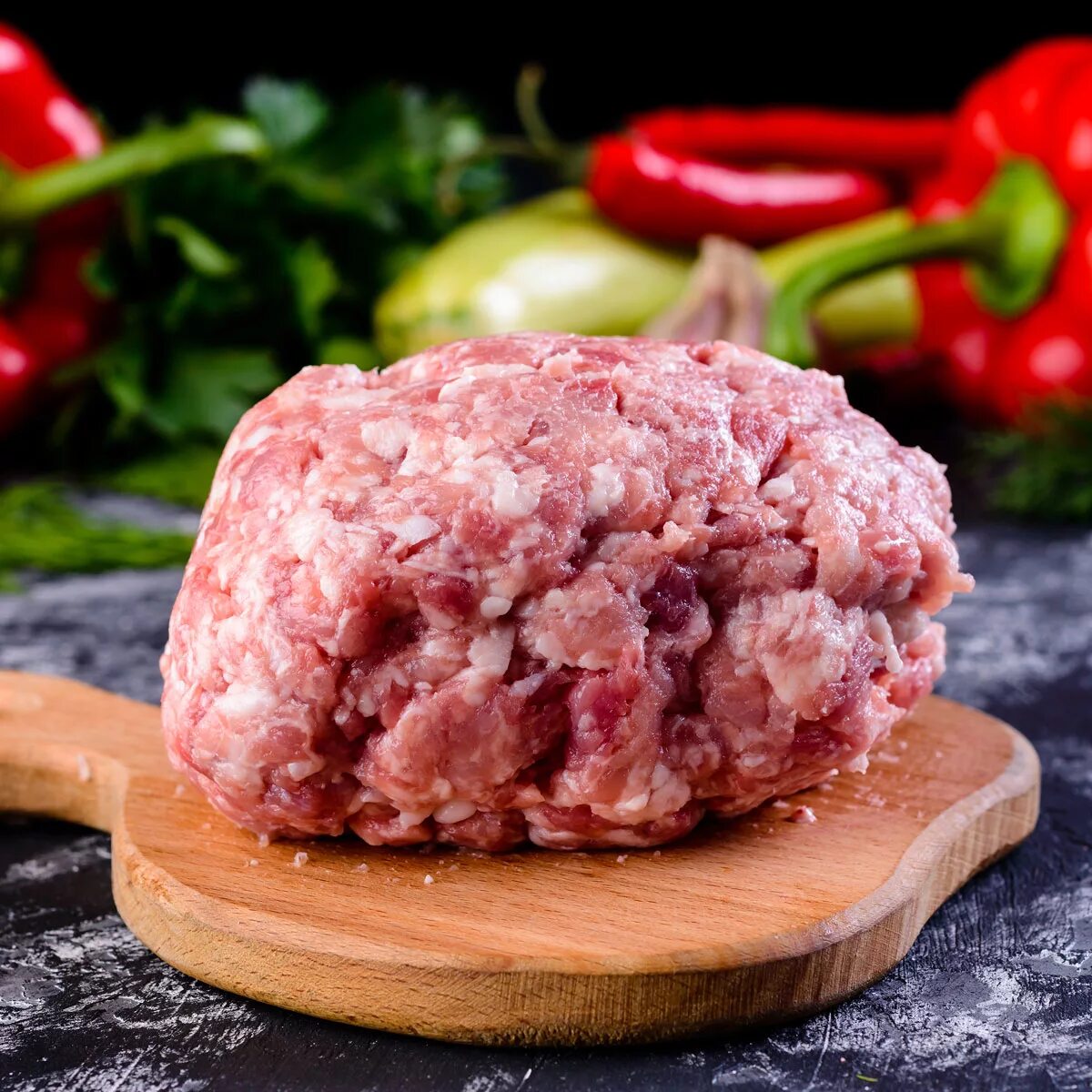 мясо фарш. рулет из говяжьего фарша. фарш. со свиной говяжьим фаршем. фарш.