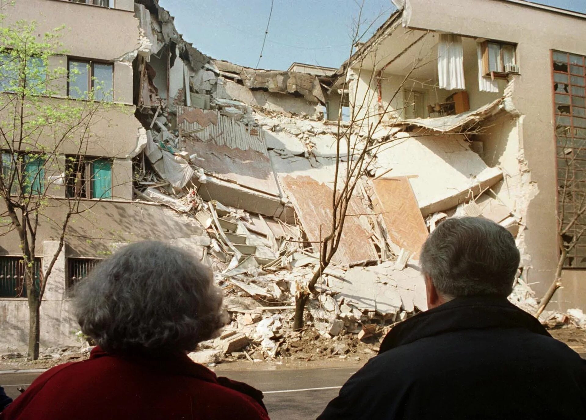 Югославия что случилось. Бомбардировка Белграда 1999. Бомбардировки Югославии в 1999 году. Югославия бомбардировки НАТО. Бомбардировки НАТО Югославии 1999.