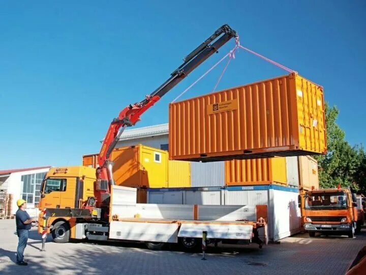 перевозка контейнера манипулятором. манипулятор контейнеровоз 20 футов. контейнер 20 футов на манипуляторе. перевозка контейнера манипулятором. манипулятор с контейнером.