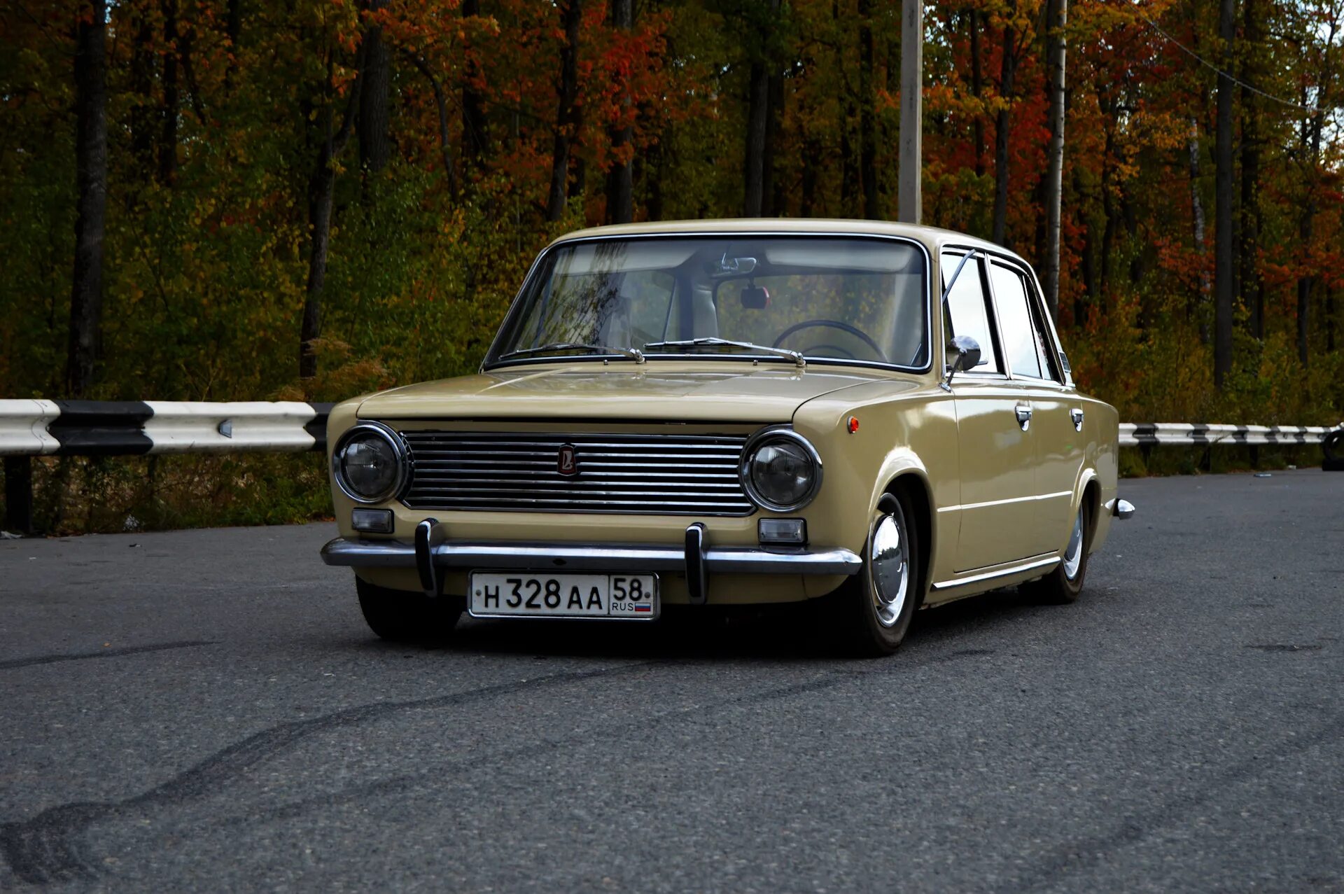 Жигули 1 метр. Жигули 2101-2108. lada 2101 130 6010. lada 2101 2025. lada 2101 в финляндии.