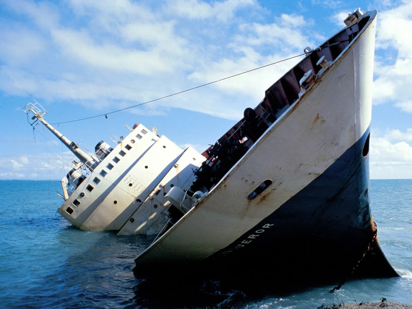Танкер amoco cadiz. Крушение «mv braer». Atlantic shipping. Тонут ли корабли. Тонут ли корабли.
