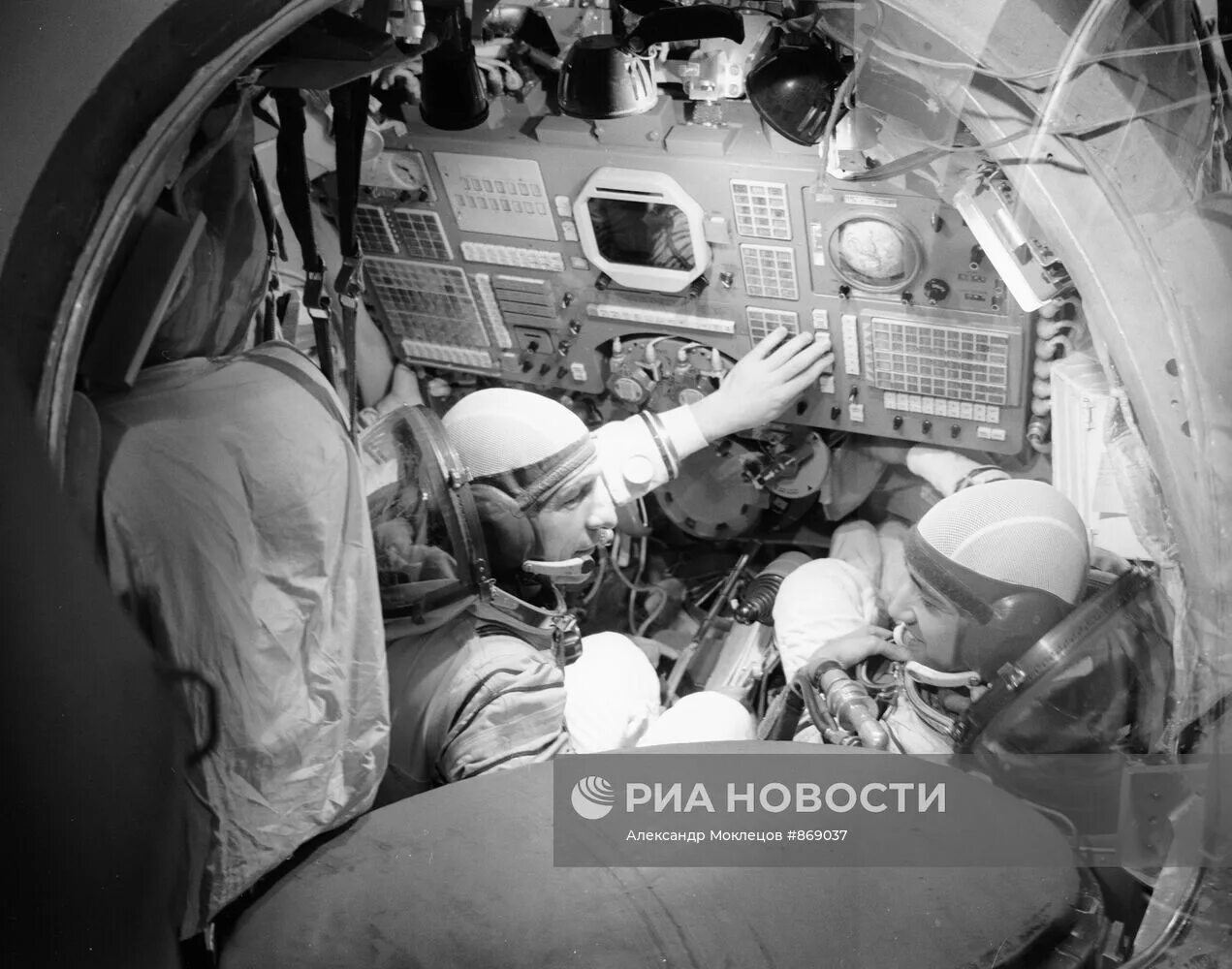 Спейс шаттл кабина. Союз мс кабина. Кабина космонавтов. Союз мс кабина. Кабина союз тма-20м.