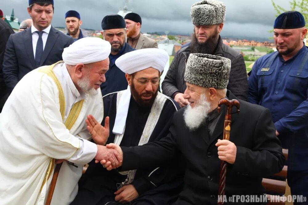 Ахмедов кадыров. Хажахмед Хаджи Кадыроа. Кадыров Хож-Ахмед-Хаджи. Ахмат Хаджи Кадыров. Ахмат Хаджи старейшины.