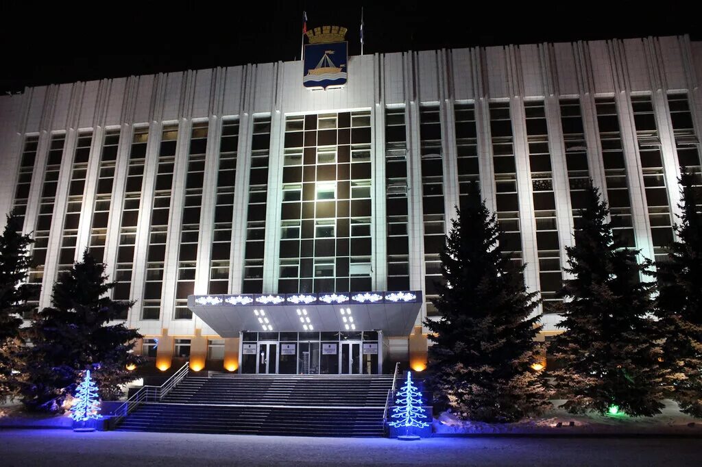 В каком здании тюмени. Красивые здания тюмени. В каком здании тюмени. Площадь у драмтеатра в тюмени. Современные здания тюмени.