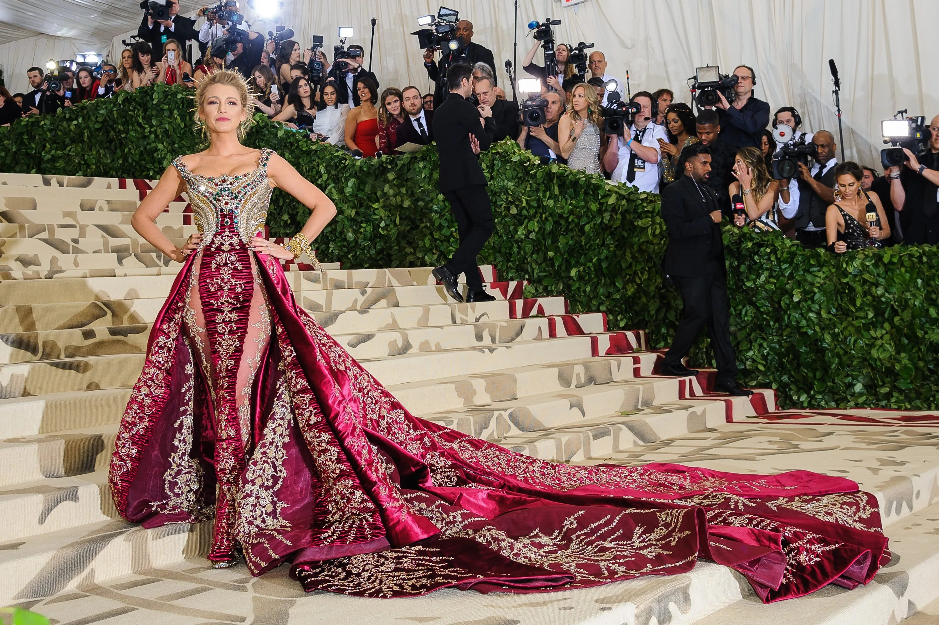 Блейк Лайвли мет Гала 2018. Met Gala 2022 Блейк Лайвли. Блейк Лайвли мет Гала 2019. Блейк Лайвли мет Гала 2021.