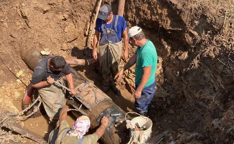 Новости евпатории сегодня ремонт водовода. Евпатория порыв на водоводе. Авария на водоводе. Авария на водопроводе. Авария на водоводе в евпатории.