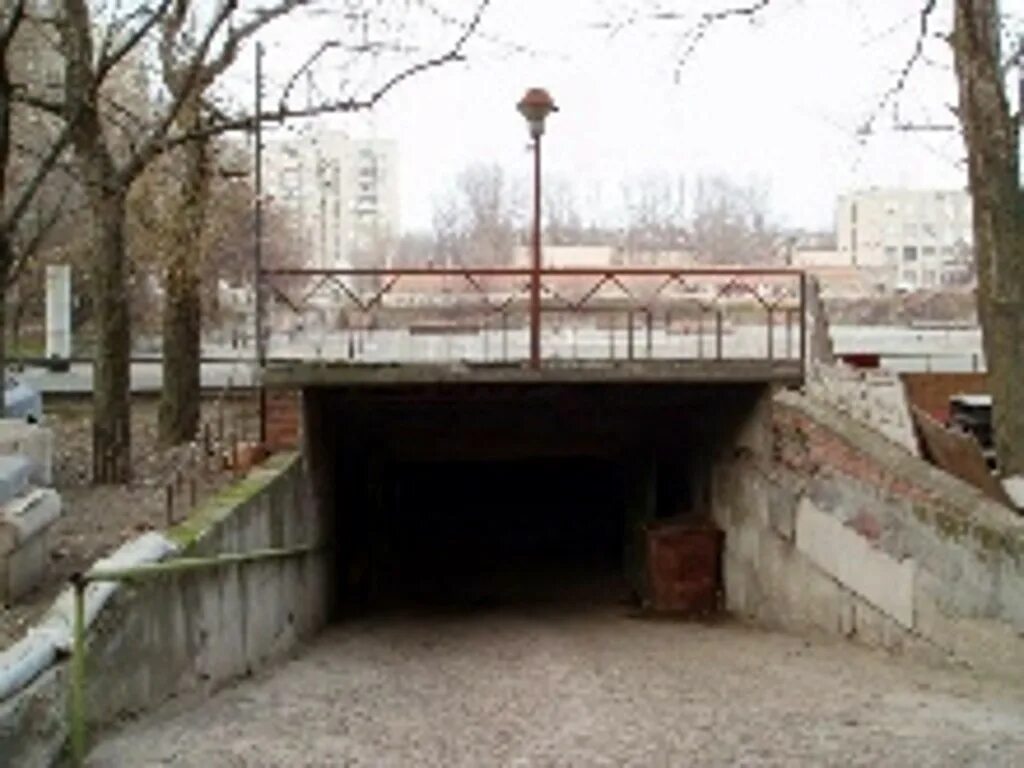 Машиноместо ростов. Советский подземный гараж. Подземные гаражи СССР. Советские подземные гаражи Москвы. Подземный гараж 16м Советский.