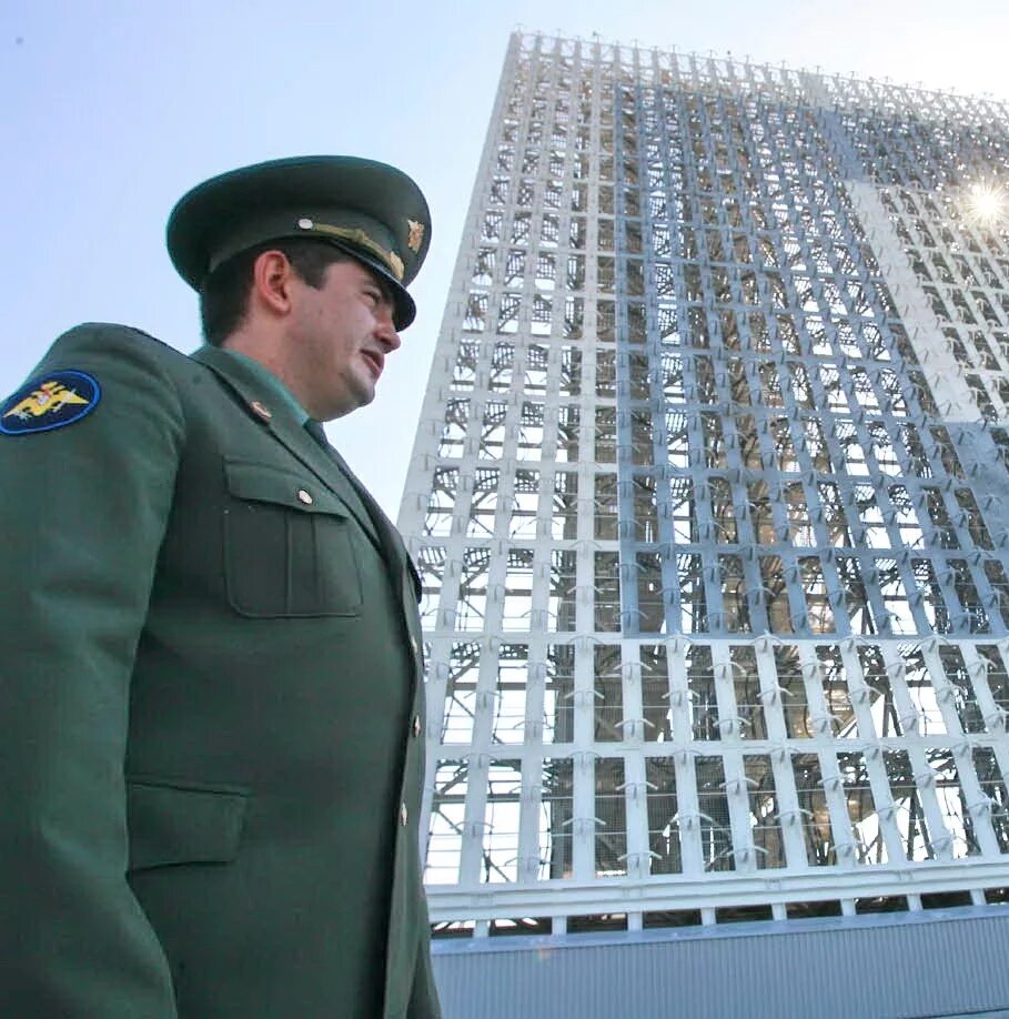 военнослужащий получает деньги. ипотека для военнослужащих. кредитование военному. кредитование военному. кредитование военнослужащих.