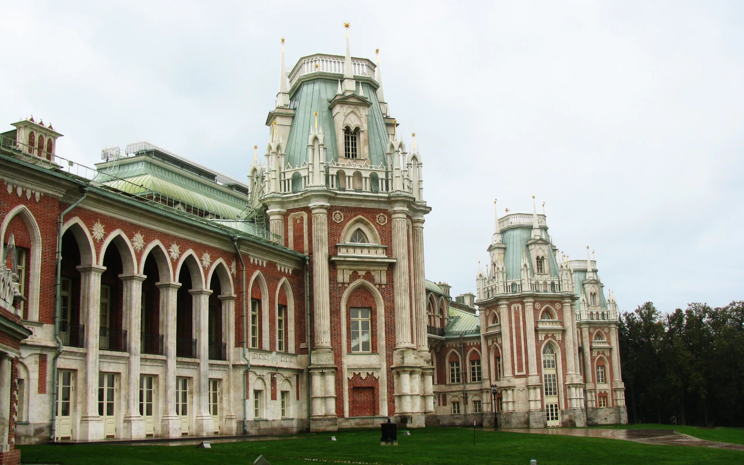 Парк Царицыно в Москве. Замок в Царицыно Москва. Царицыно архитектура. Усадьба Царицыно фотографии. Царицыно замок