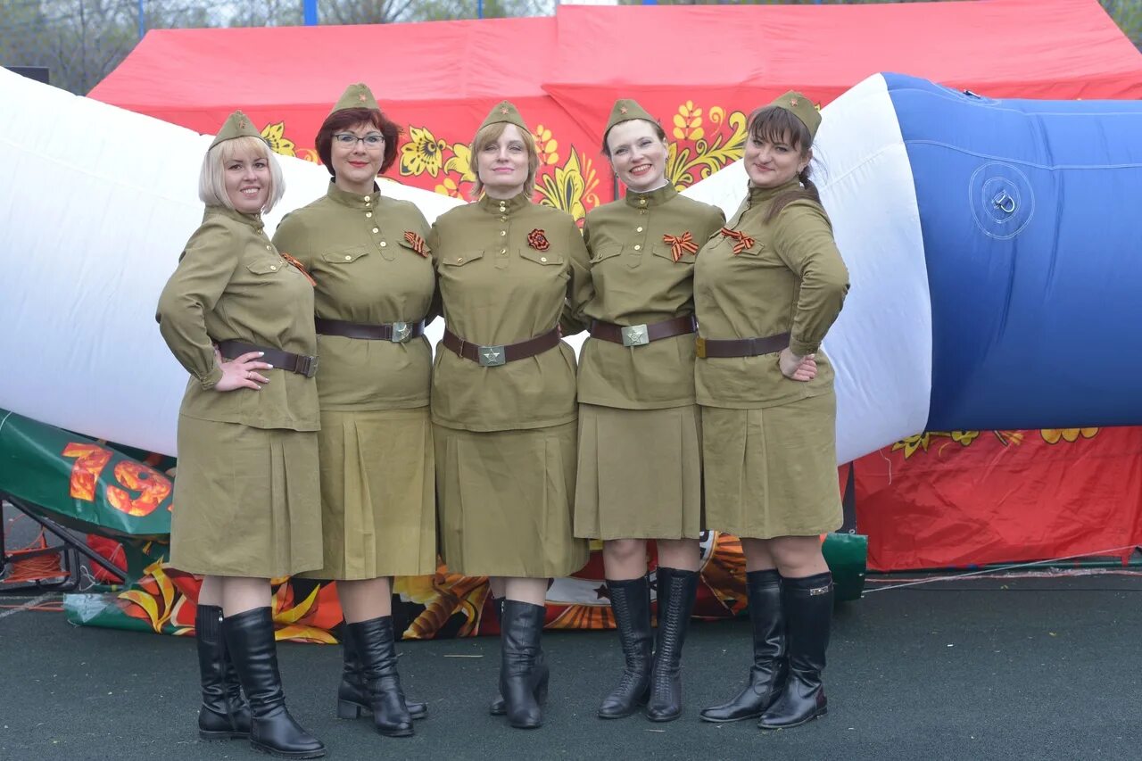 9 мая выступит. Выступление педагогов на 9 мая. Платье на день Победы. Российские девушки 9 мая. Выступление детей на 9 мая.