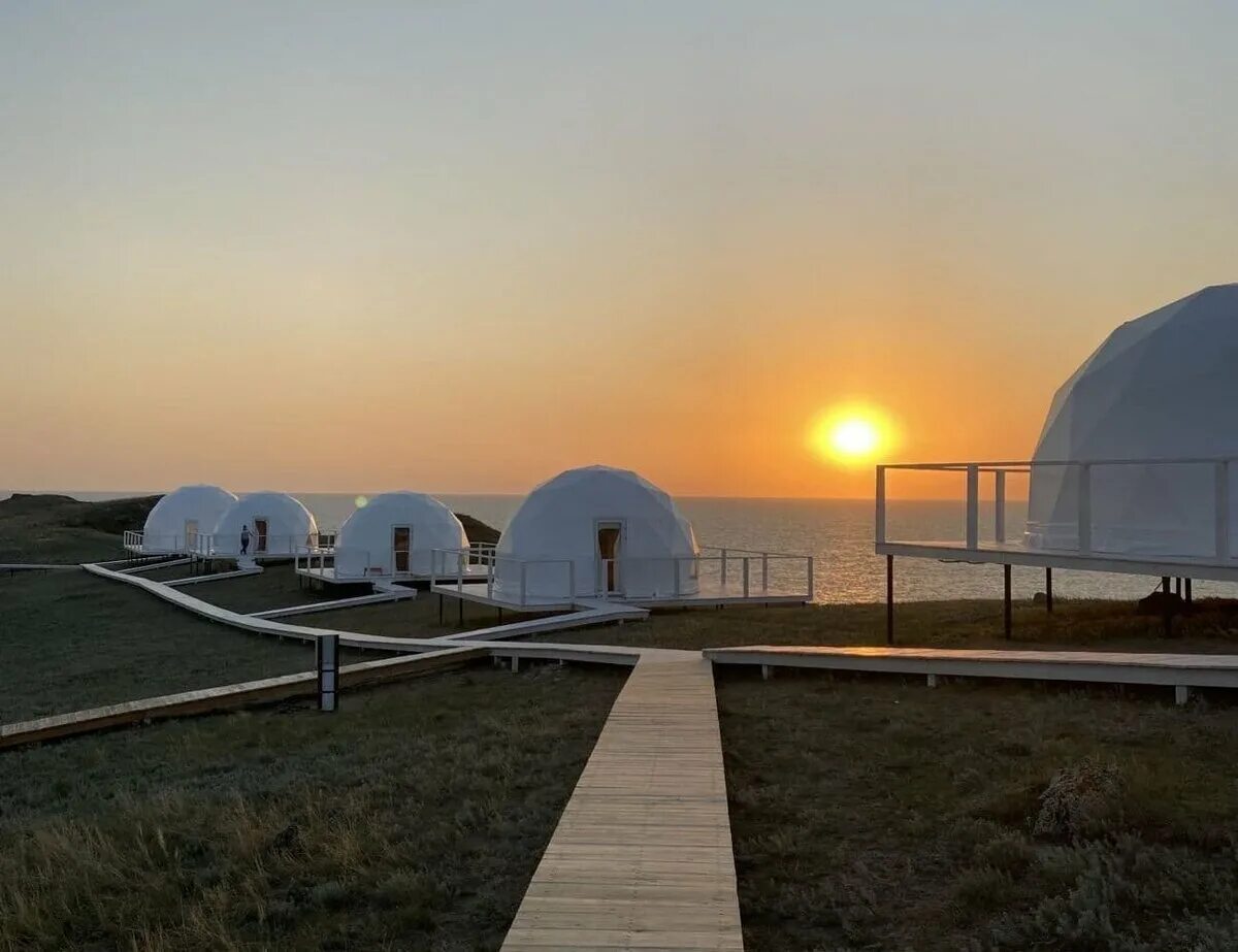 Глэмпинг гринвуд джубга. Глэмпинг ладожское озеро. Глэмпинг казантип. Ананда глэмпинг крым. Глемпинг сфера глэмпинг красная поляна.