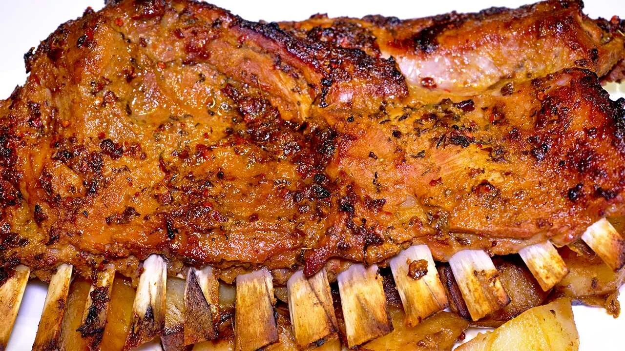 Как вкусно приготовить ребра свиные с картошкой. Ребрышки в духовке. ребра в духовке. ребра с картошкой в духовке. ребра в духовке на праздничный стол.
