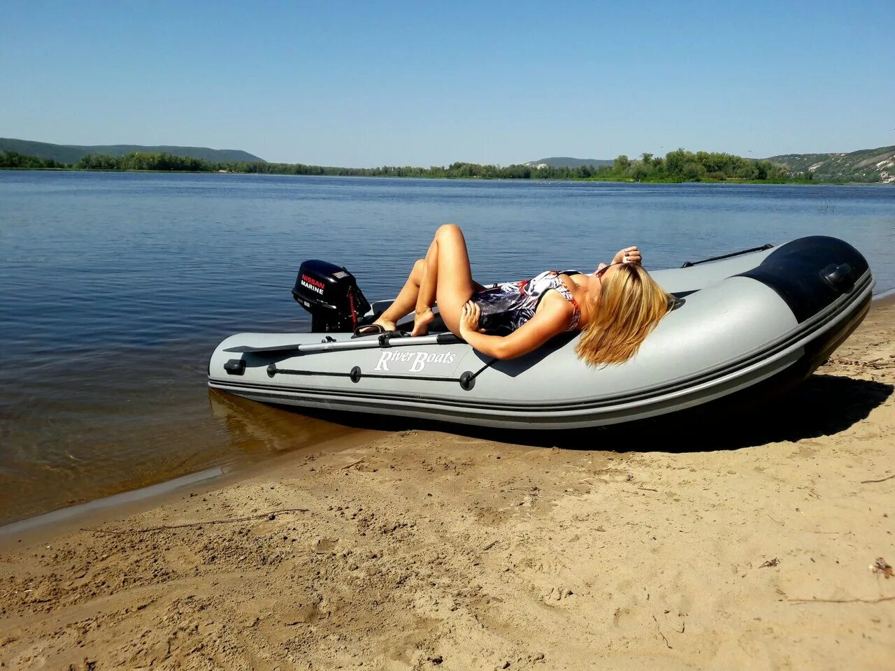 Лодка пвх человека. Лодка ПВХ Riverboats RB — 300 (НДНД) Лайт. Лодка ПВХ ривербот 320 НДНД. Лодка РИБ Riverboats 430. Riverboats 400 Rib.