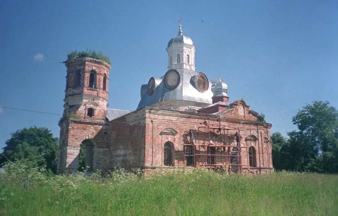 Тарусский р. Вознесенская Церковь Тарусский район Калужской. Село роща Тарусский район храм. Тарусский район Церковь Воскресения Христова. Храм в Истомино Тарусский район.