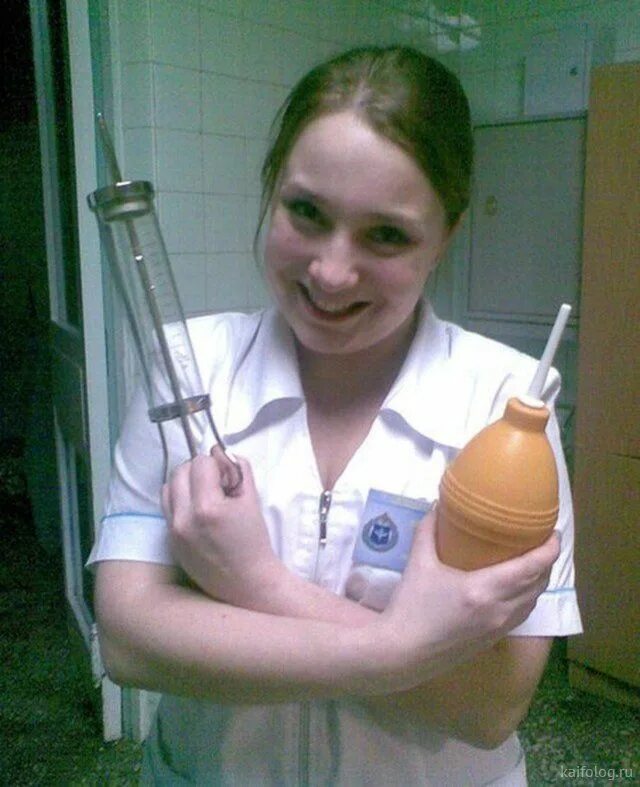 Клизма девушке и она