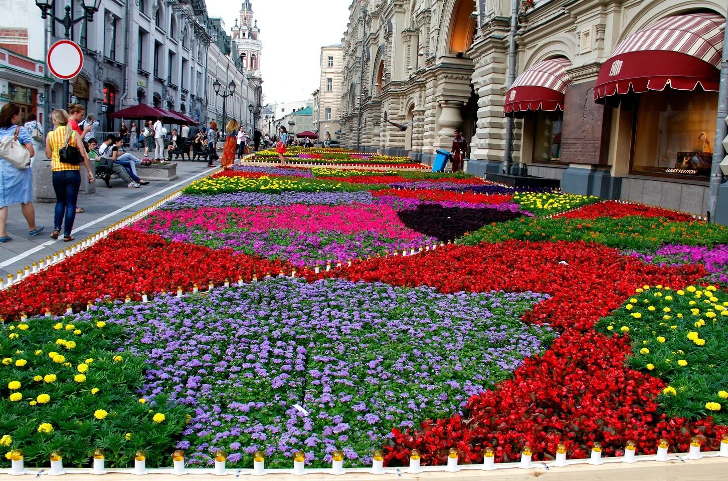 Клумбы в городе. Поклонная гора цветники. Улица цветников. Улица цветников. Улица цветников.