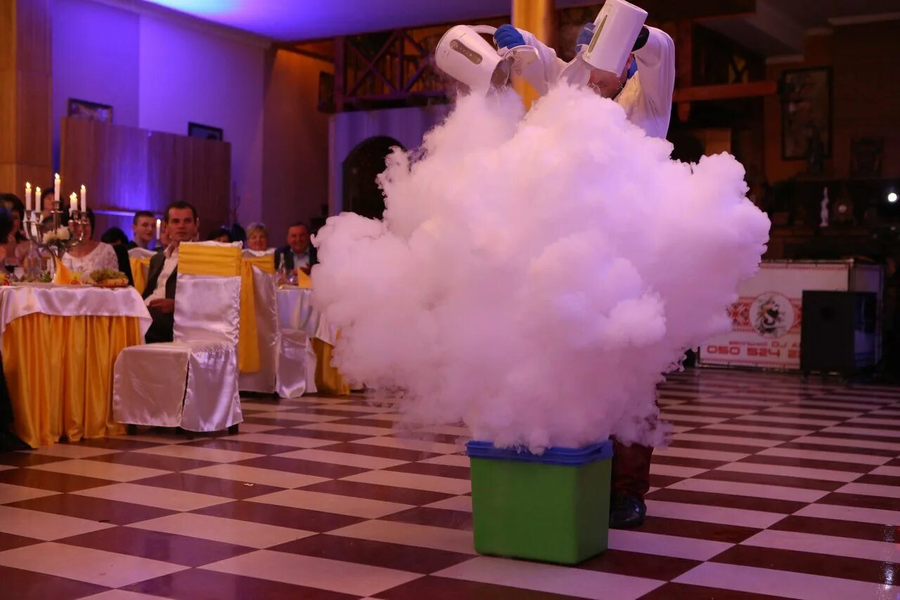 Сухой лед. Сухой лед. Углекислый газ сухой лед. Контейнер для сухого льда. Сухой лед это твердый.