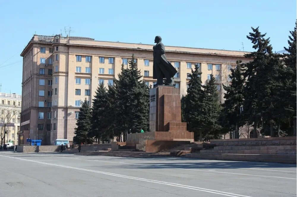 Ленин на площади революции Челябинск. Памятник на площади революции Челябинск. Статуя Ленина Челябинск. Памятник Ленину Челябинск площадь революции 1960.