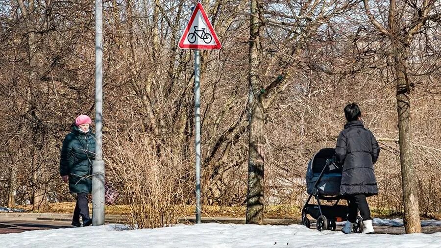 Москва зимой. Farsh солнце москвы. Аномальная жара в москве 2021. Погода на год. Погода в москве 15 июня 2024.