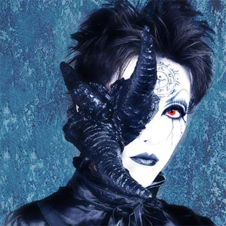 Schwarz stein. Schwarz group. kaya j rock femme fatale.