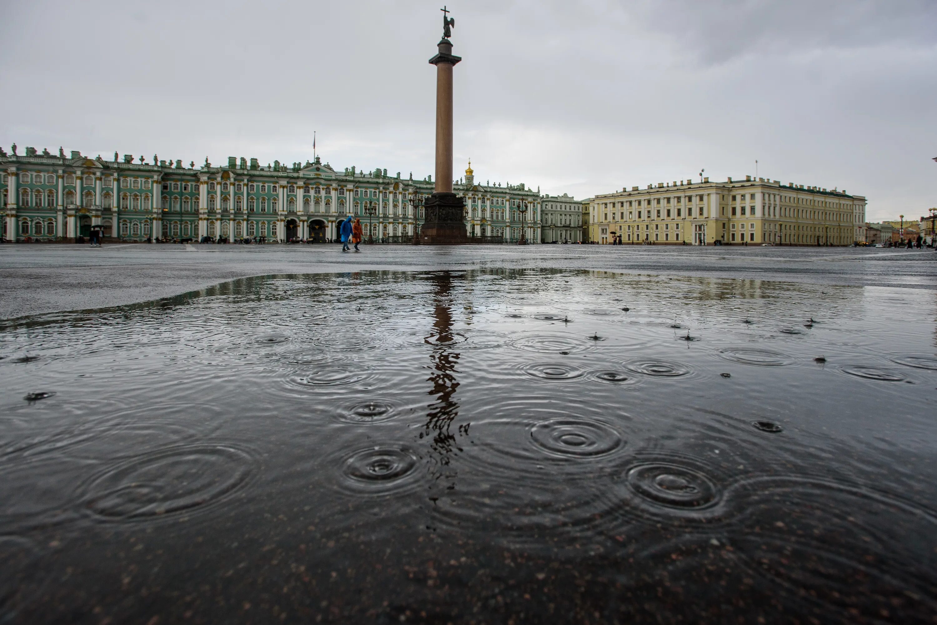 Погода в питере 24. Санкт-Петербург дождь. Пасмурный Петербург. Дождь в Петербурге. Санкт-Петербург после дождя.