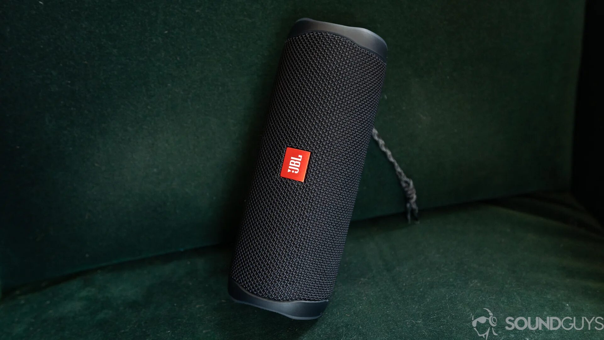 Flip 5 обзор. JBL Flip 5. JBL Flip Essential 2. Колонка JBL charge Essential 2. JBL Flip 6.