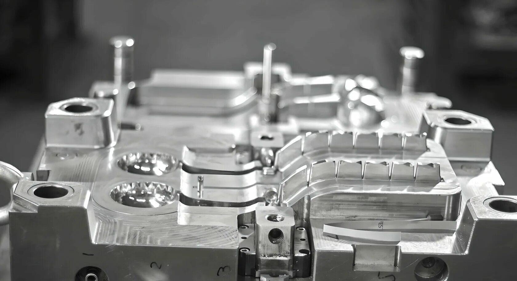 Формы под литье. 02. Алюминиевые пресс-формы для литья под давлением mpu1800-60. Станок прессформ для литья изделий из пластика 2000. Станок для литья пластмасс лмп-1.