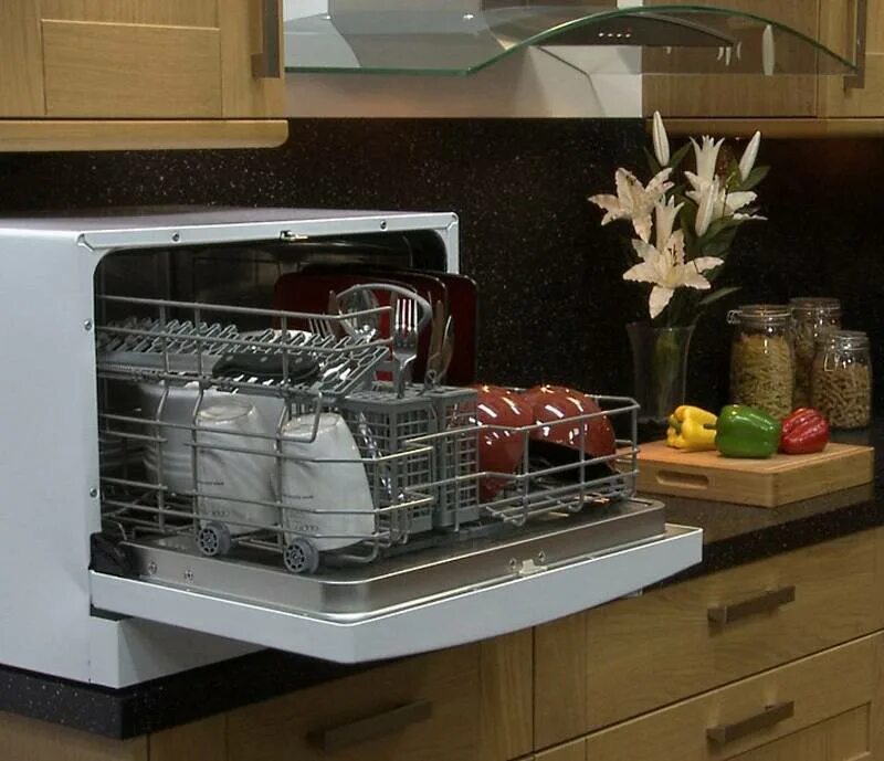 Лучшие посудомоечные машины встраиваемые отзывы. Посудомоечная машина Bosch SKE 52m65. Посудомоечная машина Hi HCO-550801.